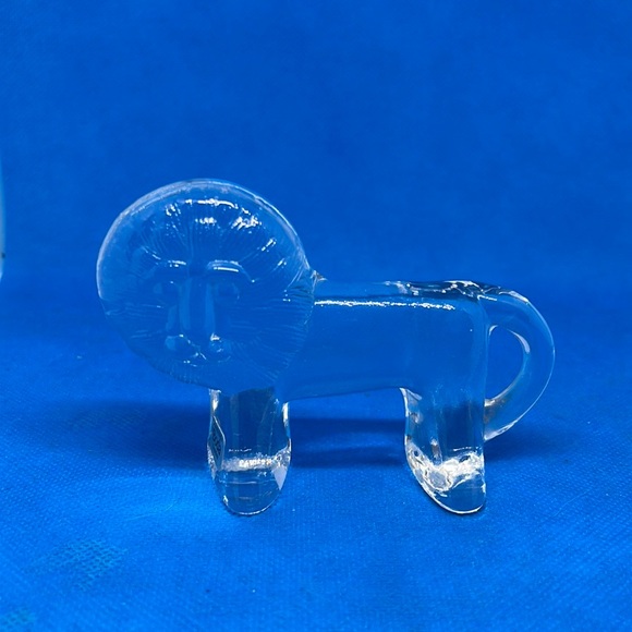 Small Kosta Boda Clear Glass Lion Figure Sweden EUC - Picture 4 of 4